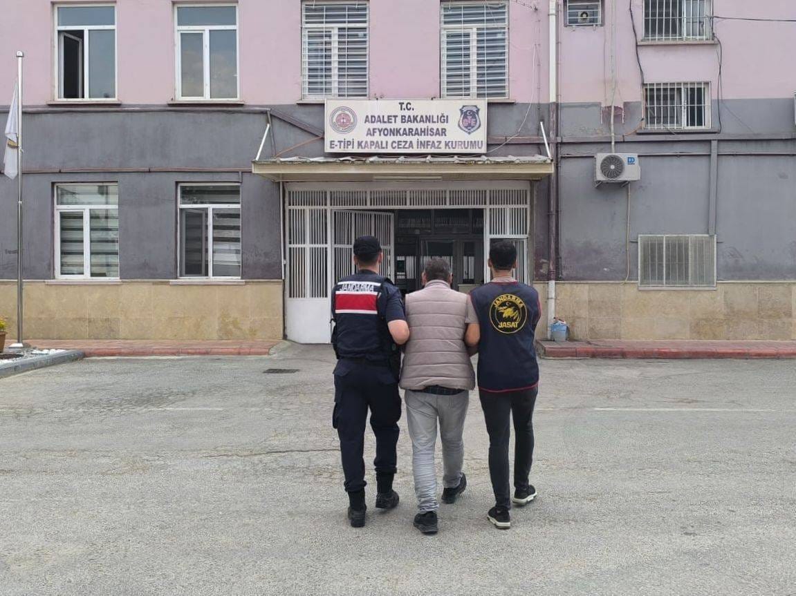 16 yıl hapis cezasıyla aranıyordu: Afyon Jandarma yakaladı!